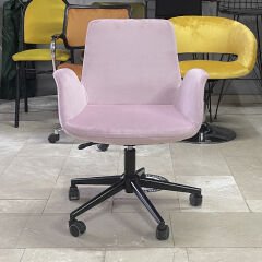 Begüm Yıldız Ayak Çalışma Koltuğu Siyah Boya - Pembe