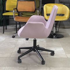 Begüm Yıldız Ayak Çalışma Koltuğu Siyah Boya - Pembe