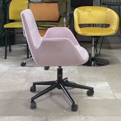 Begüm Yıldız Ayak Çalışma Koltuğu Siyah Boya - Pembe
